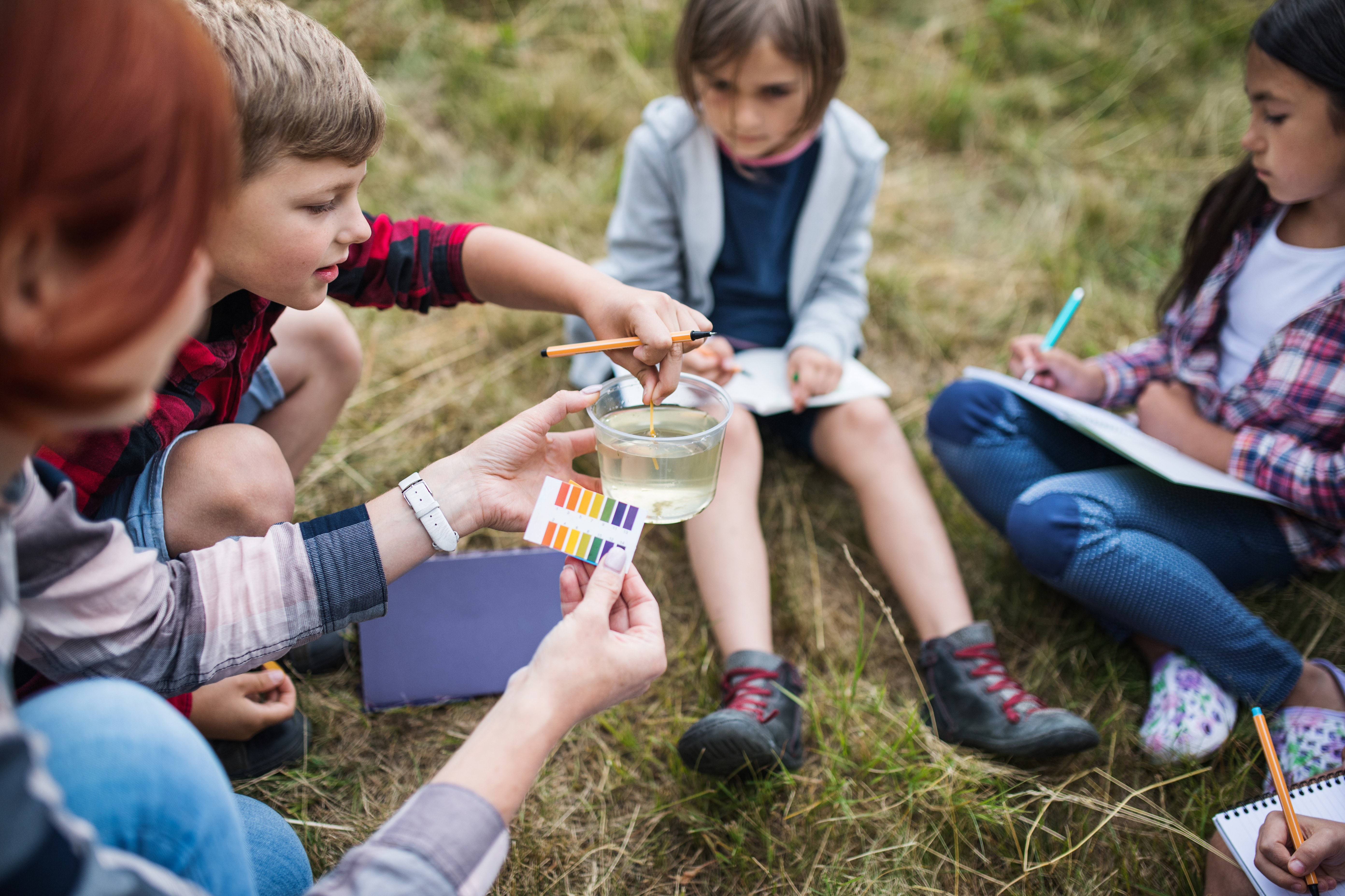 Kindergruppe/shutterstock Group,Of,School,Children,With,Teacher,On,Field,Trip,In